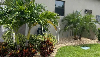 Fall Clean Up for Estrada All Pro Lawn Service in Auburndale, Florida