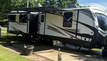 RV Body Repair for Happy Trails RV Repair Services LLC in Akron, IN