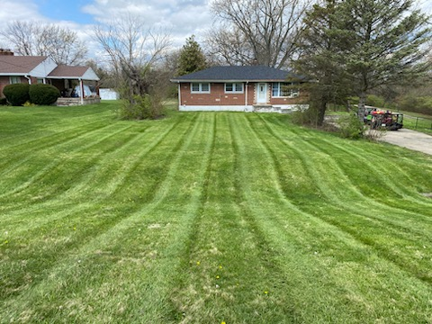 Lawn Care company Robbie's Lawn Care, LLC in Middletown, OH