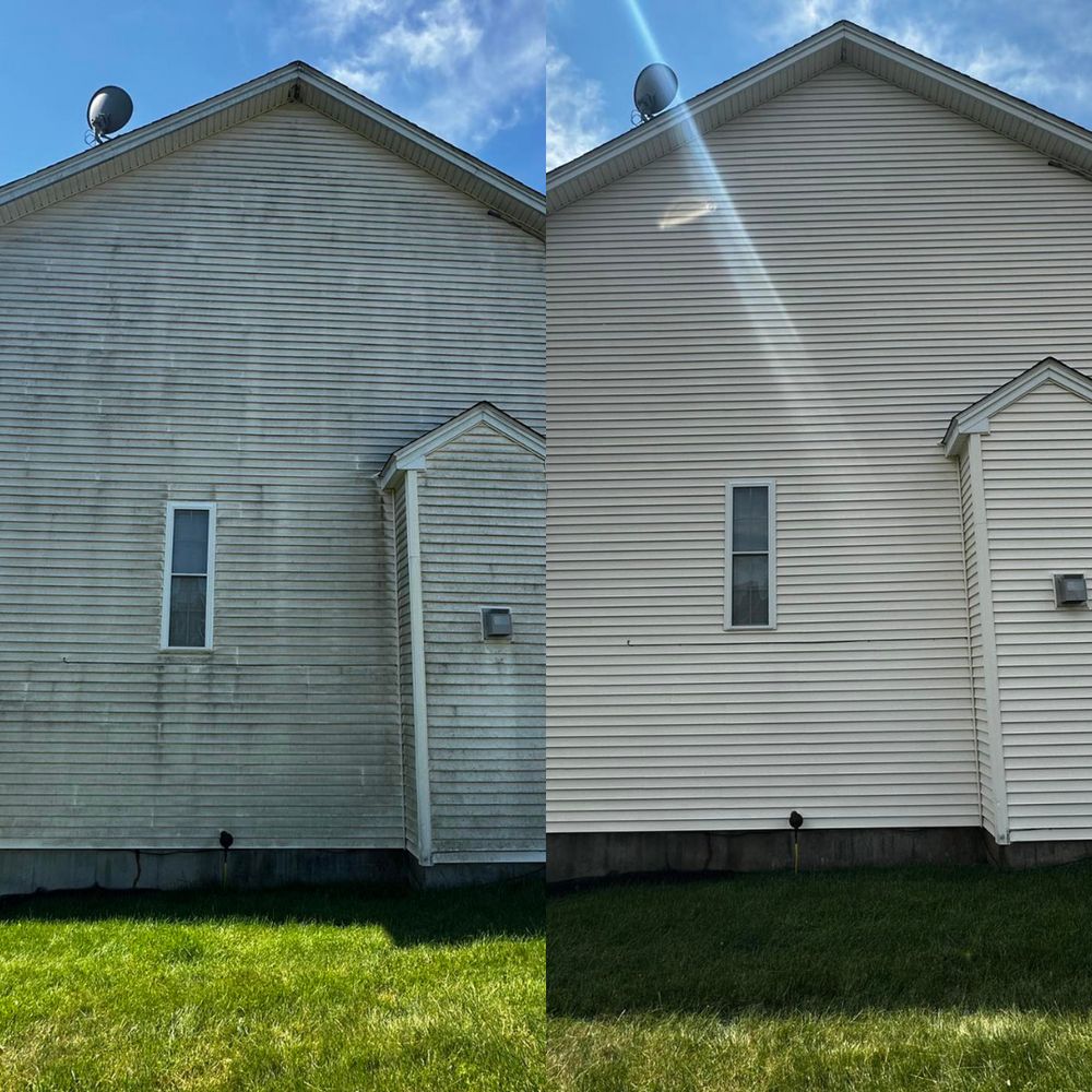 House washing before and after in Greater Lansing, MI