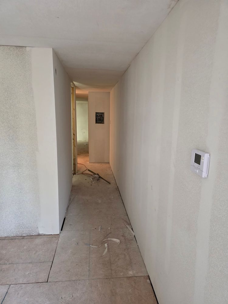 Smooth finished drywall in a freshly remodeled room