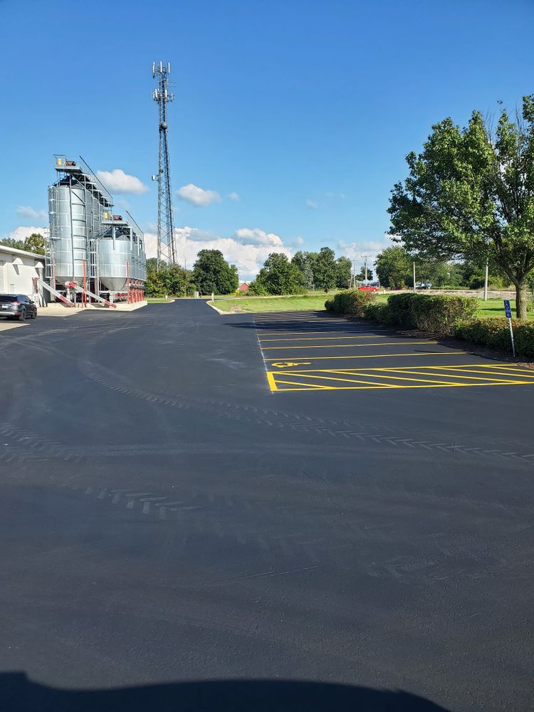 Sealcoating/Asphalt Maintenance for Ratliff Quality Sealcoating in Genoa, IL