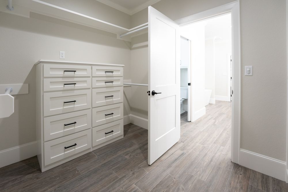 Closet for Neely Construction & Design LLC in Chandler, TX