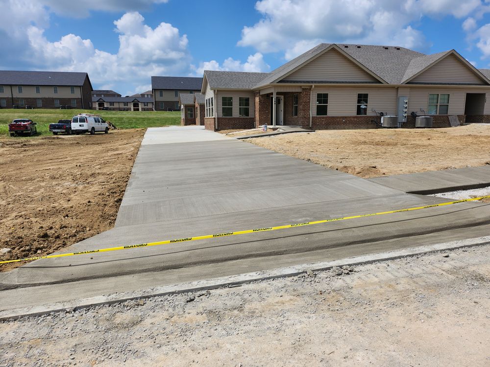 Concrete Driveways for Hellards Excavation and Concrete Services LLC in Mount Vernon, KY