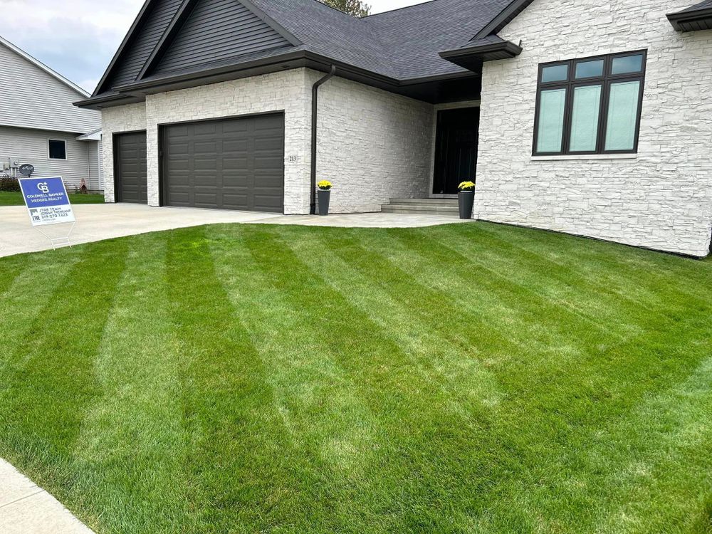 All Photos for Weeds Lawn Care & Landscaping LLC  in Hiawatha, IA