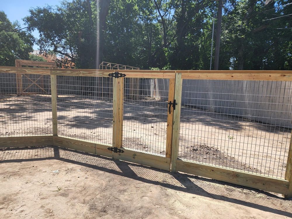 Decorative Wood Fencing  for Pride Of Texas Fence Company in Brookshire, TX