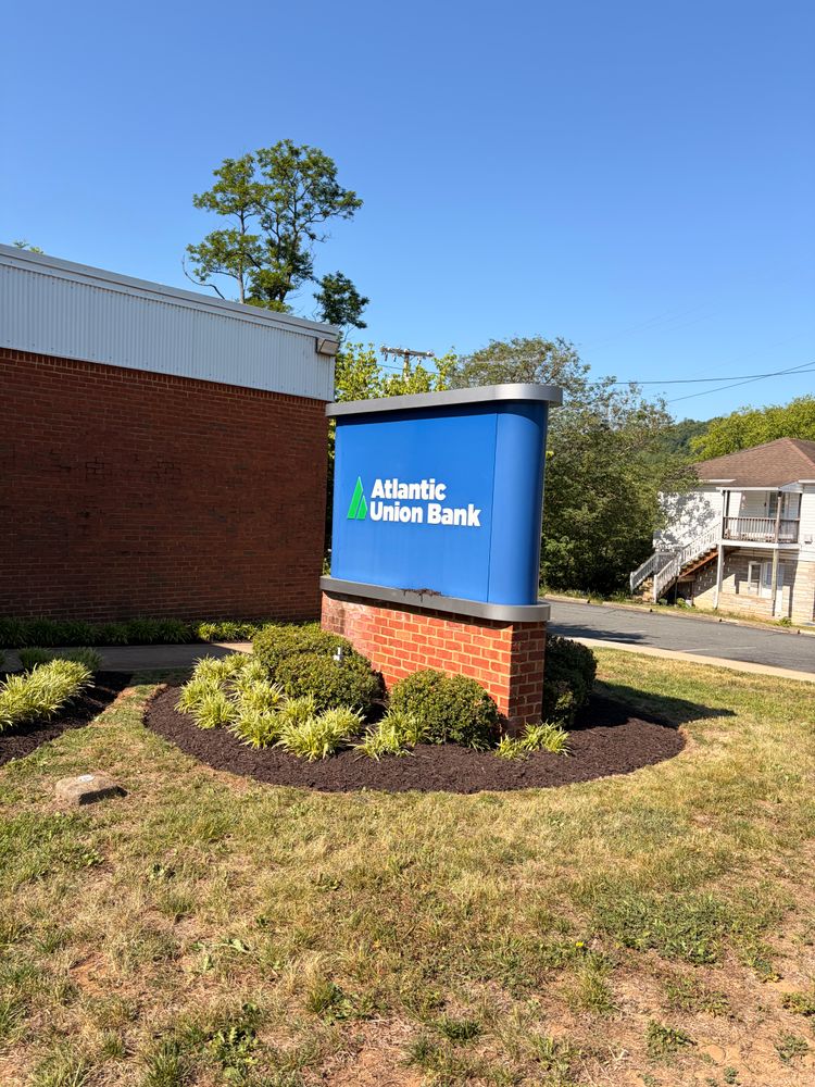 All Photos for Valencia’s Lawncare in Charlottesville, VA