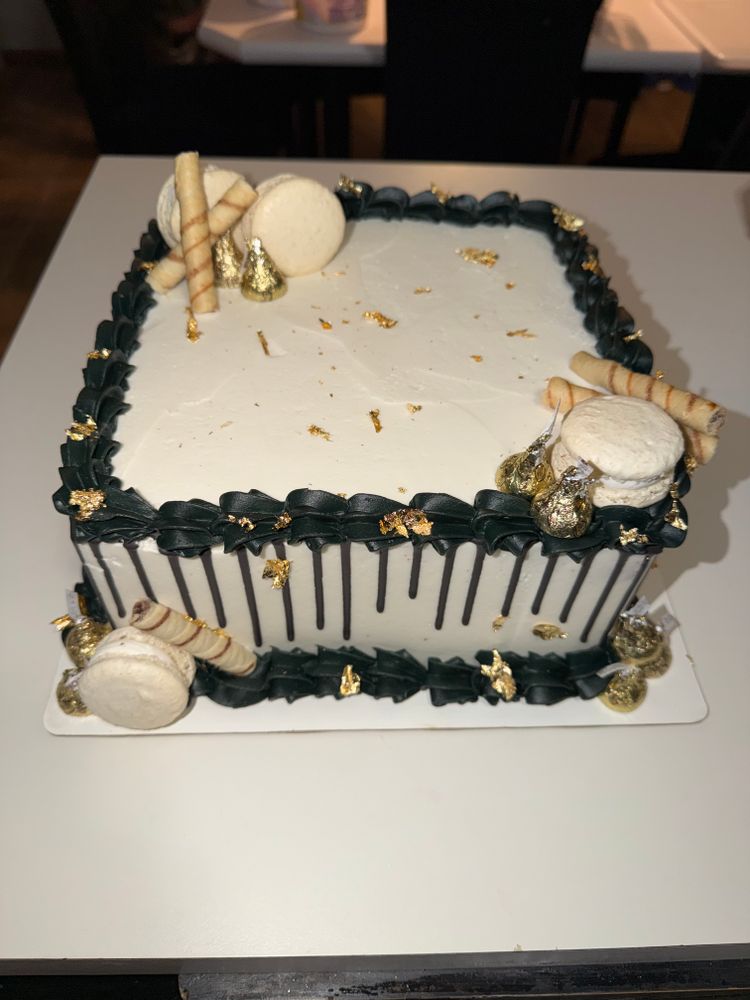 Custom Cakes and Cupcakes for Crumble Creations in Springfield, IL