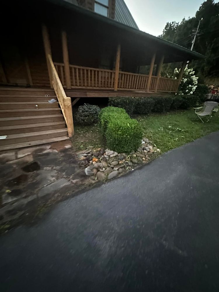 Landscaping for Hays Lawn and Property Services in Clinton, TN