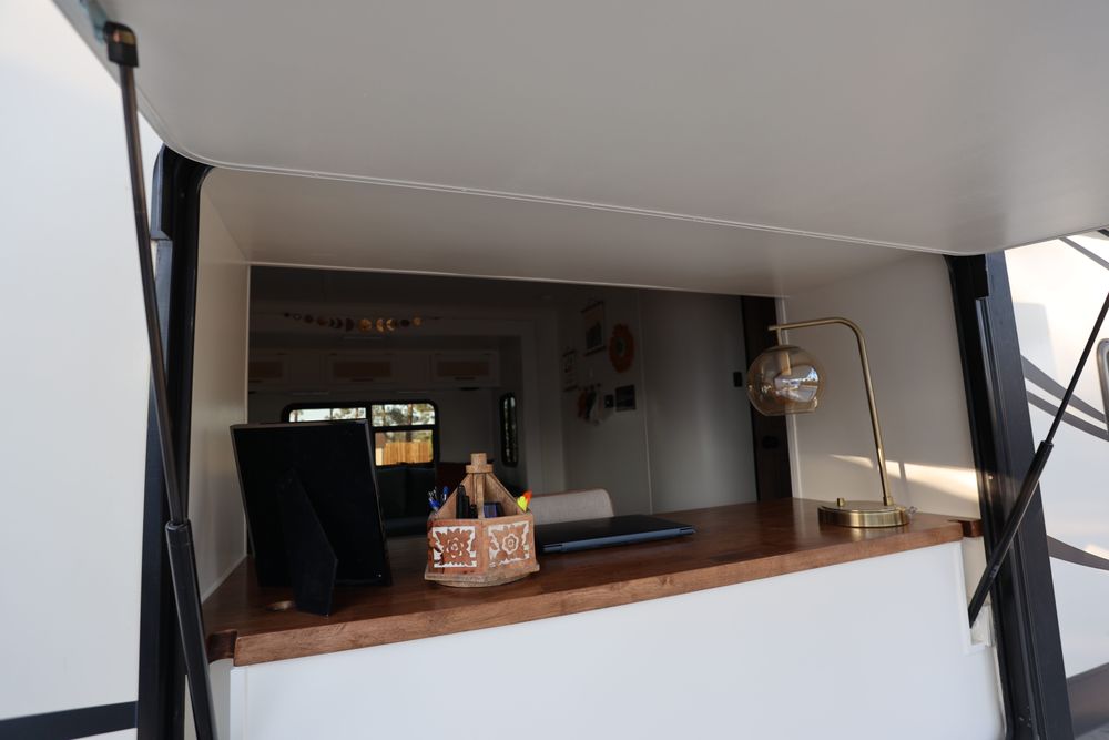 2018 Keystone Passport 2510RB for Mauka to Makai RV Renovations in Los Angeles, CA