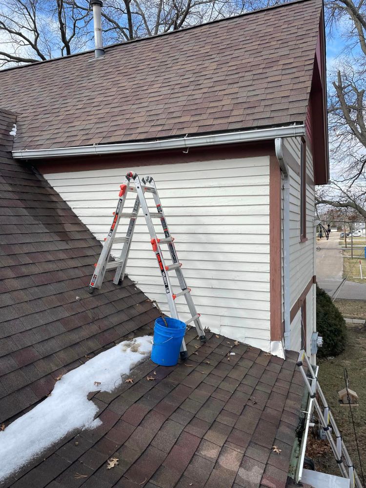 Gutter Cleaning for Blue Line Pressure Washing in Carthage, IL