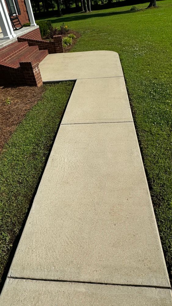 Concrete Cleaning for FunderFlow Commercial and Residential Pressure Washing Inc in Tupelo, MS