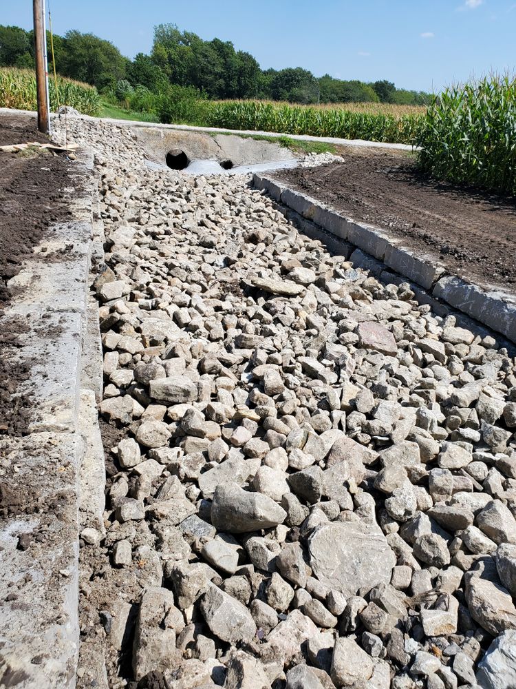 Limestone Rock Walls for Viking Dirtworks and Landscaping in Gallatin, MO