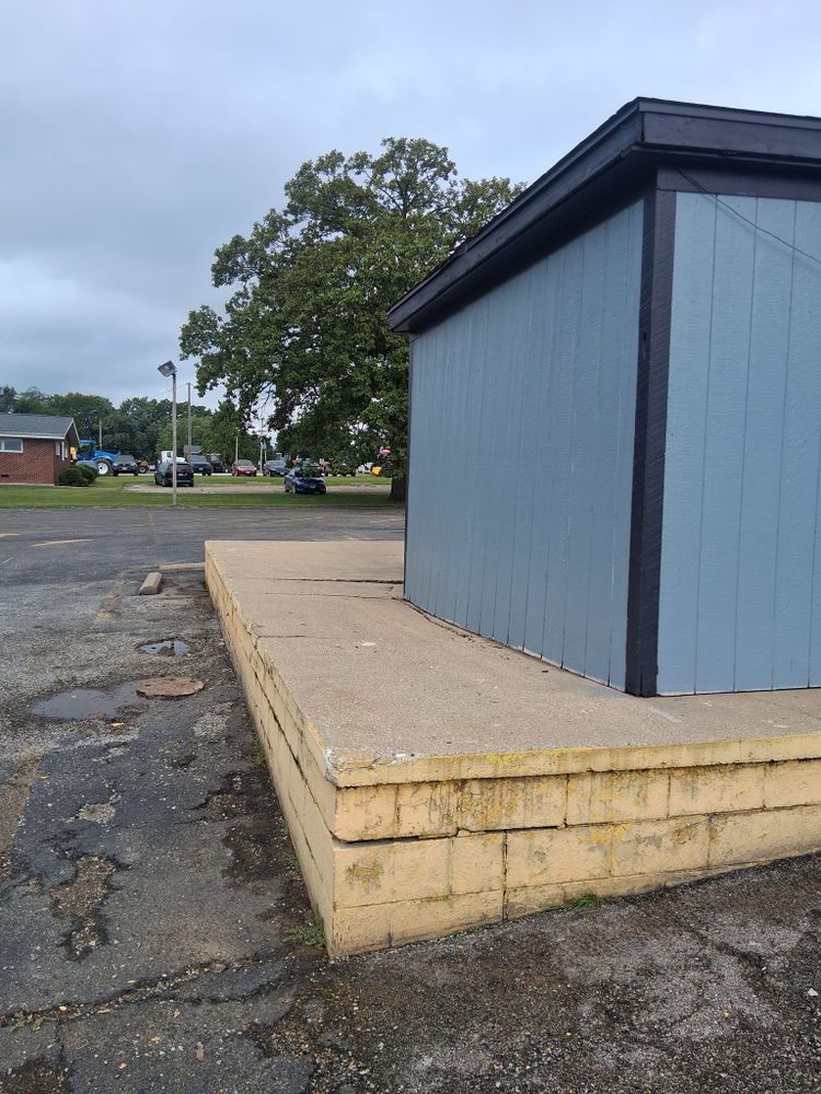 Our residential pressure washing services effectively remove dirt, grime, and mildew from your home's exterior surfaces, enhancing curb appeal while maintaining the structural integrity of your property. for Haskett Pro-Wash LLC in Newton, IL