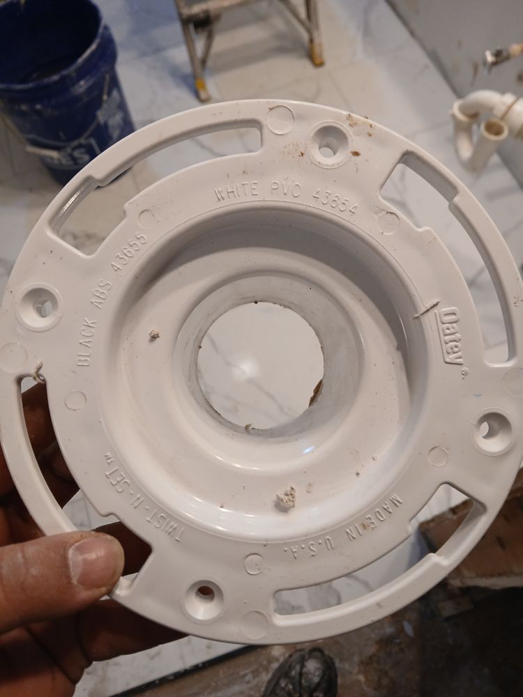 Makanda master and full bath for Dead Tree General Contracting in Carbondale, Illinois