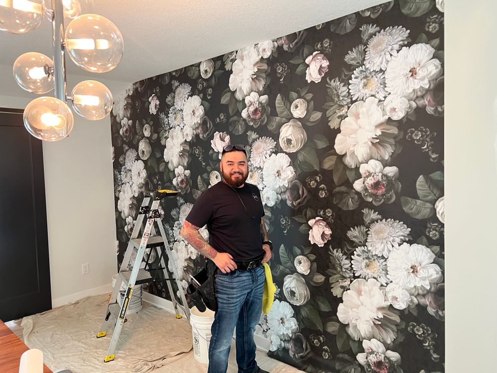 Distinctive wallcovering & painting  team in Minneapolis, MN - people or person