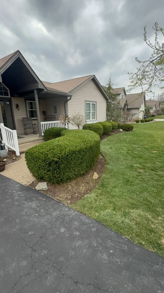 Natural Stone Hardscape for Youngstown Lawn & Patio Design in Canfield, OH