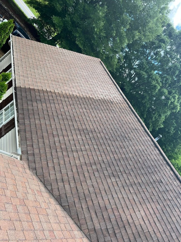 A clean roof leaves your house looking beautiful and helps prolong roof life. You can count on us to get a thorough job, professionally and well done. for JB Applewhite's Pressure Washing in Anderson, SC