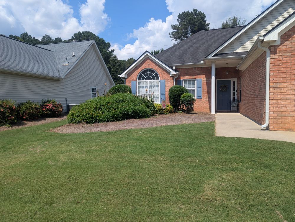 Our mowing service is the perfect solution for keeping your lawn looking its best. We offer a variety of frequencies and services to meet your needs, and we always use high-quality equipment to ensure a great result. for Fantastic Lawn Care in Fayetteville, GA