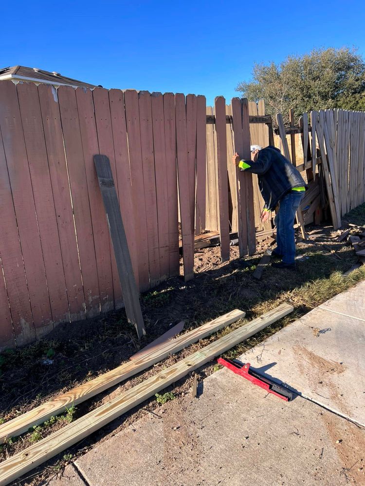 Fences and Decks for Espinoza Landscape & Construction  in San Antonio, TX