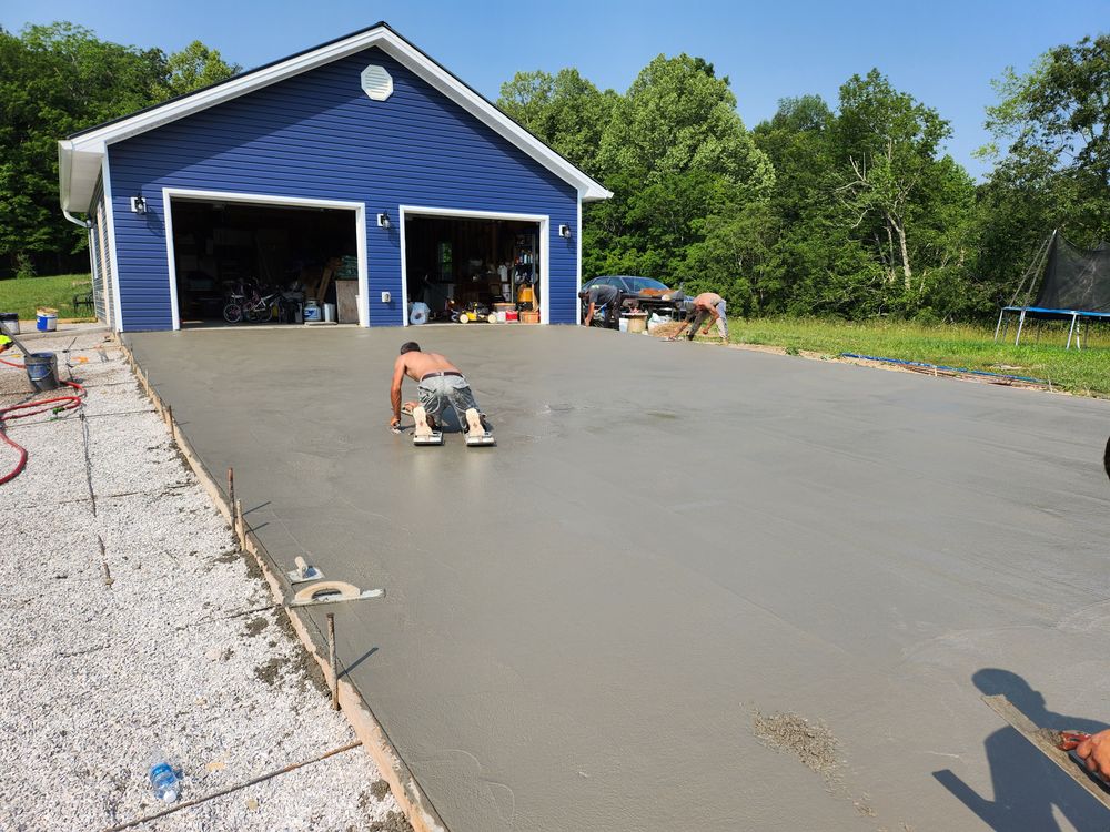 Concrete Driveways for Hellards Excavation and Concrete Services LLC in Mount Vernon, KY