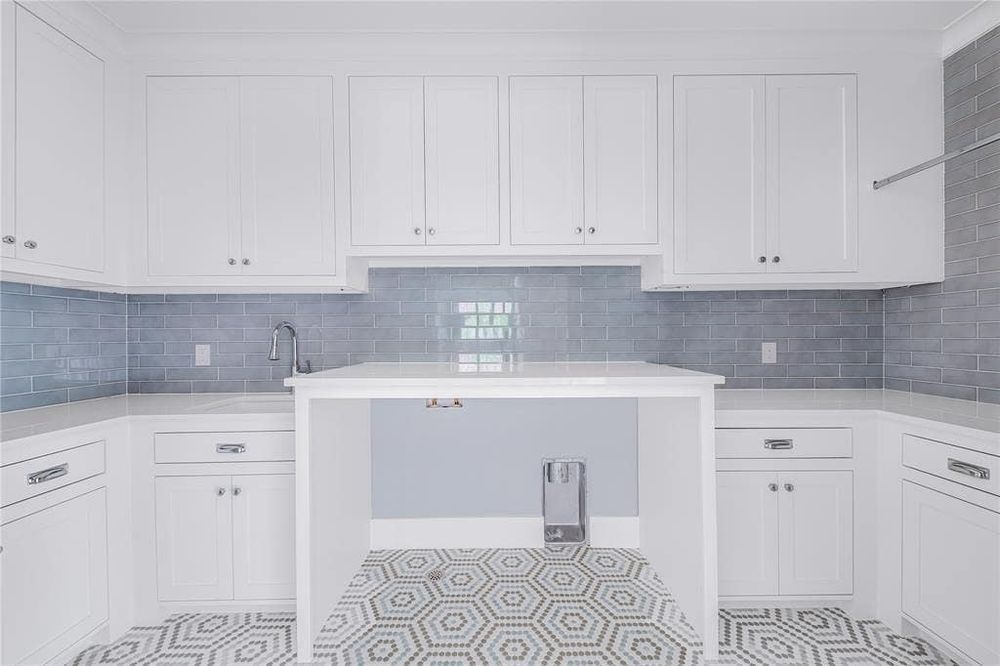 Transform your kitchen into a functional and stylish space with our expert renovation service. From custom cabinets to modern appliances, we'll bring your dream kitchen to life with precision and quality craftsmanship. for Legacy Tile & Stone in DFW Metroplex, DFW Metroplex