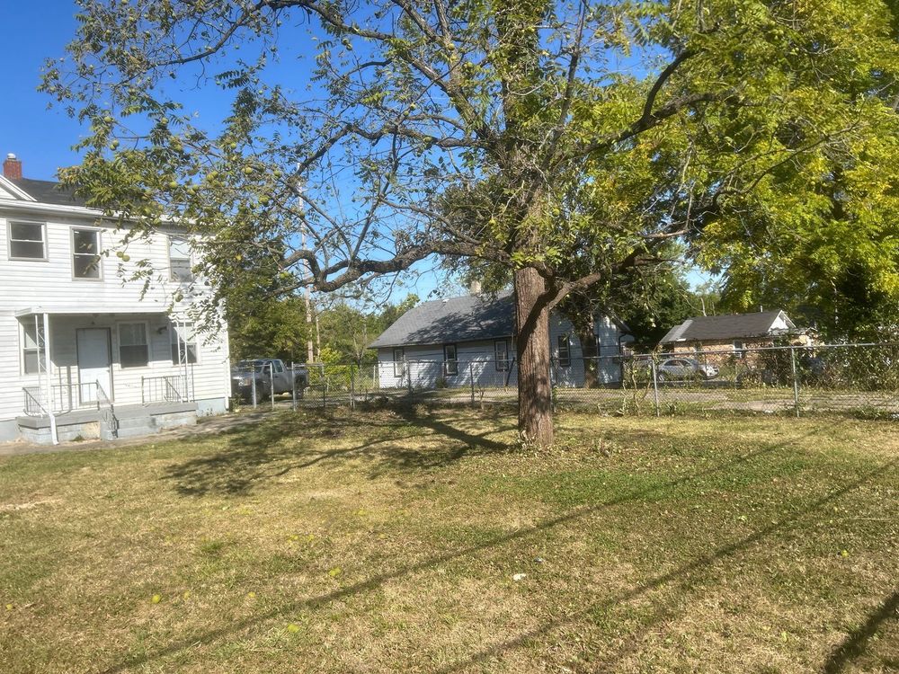 Fall Clean Up/ Leaf Removal for High Garden Landscapes in Dayton, OH