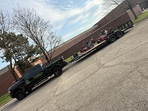 MOWING AND EDGING for Robbie's Lawn Care, LLC in Middletown, OH