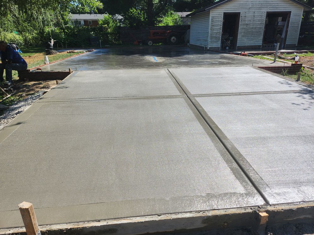 Concrete Driveways for Hellards Excavation and Concrete Services LLC in Mount Vernon, KY