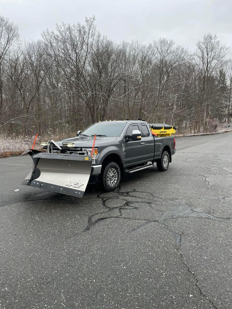 Snow Removal for CS Property Maintenance in Middlebury, CT