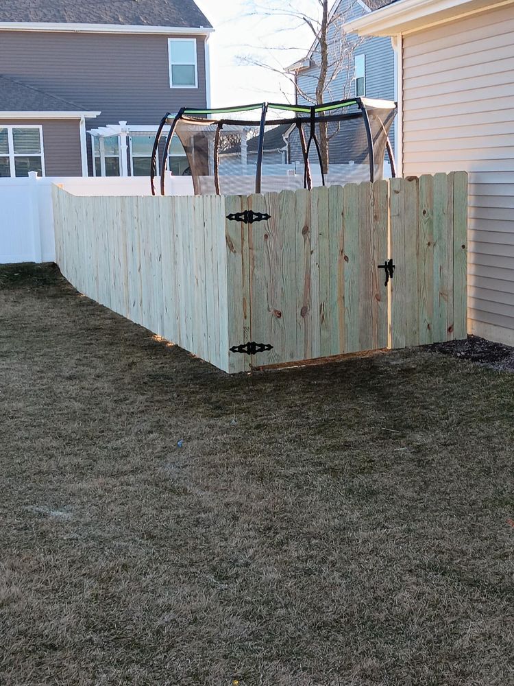 Fences for 5-Star Fencing in McHenry, IL