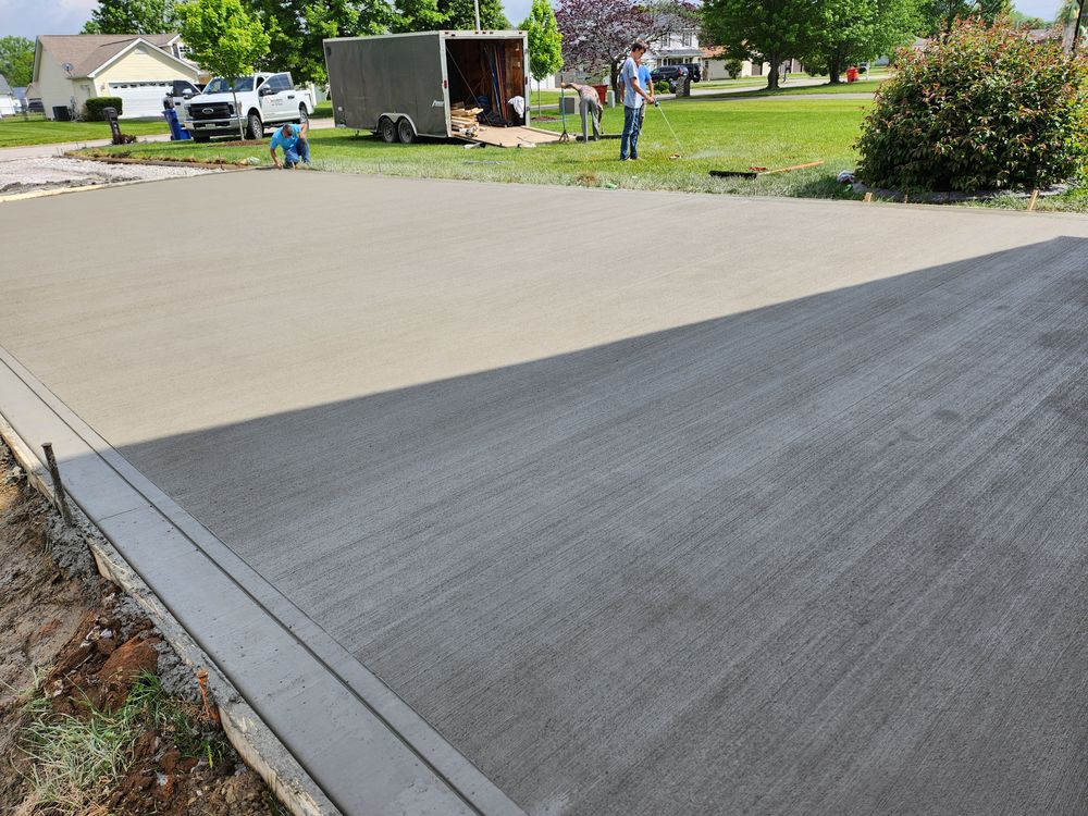 Concrete Driveways for Hellards Excavation and Concrete Services LLC in Mount Vernon, KY