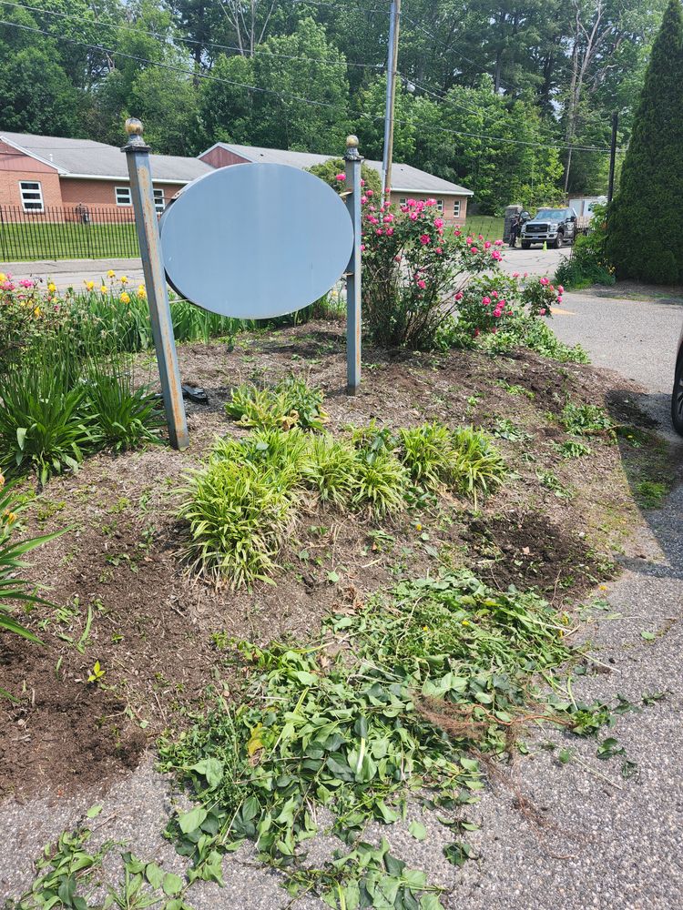 Muclhing & Weeding for Landscape Innovations LLC in Torrington, CT