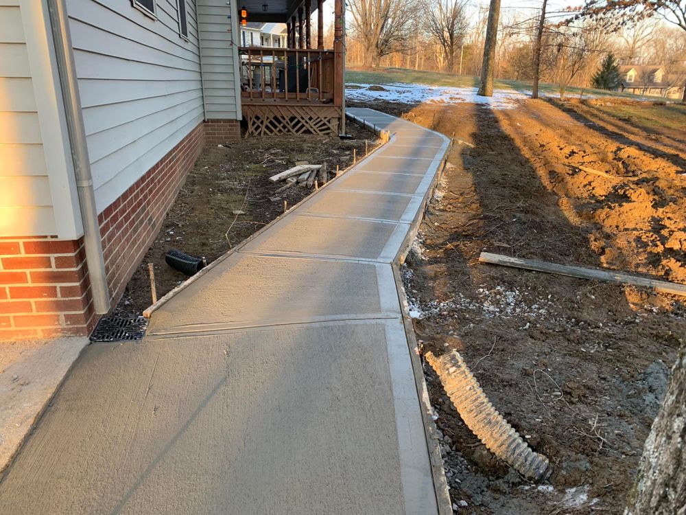 Concrete Sidewalks for Hellards Excavation and Concrete Services LLC in Mount Vernon, KY