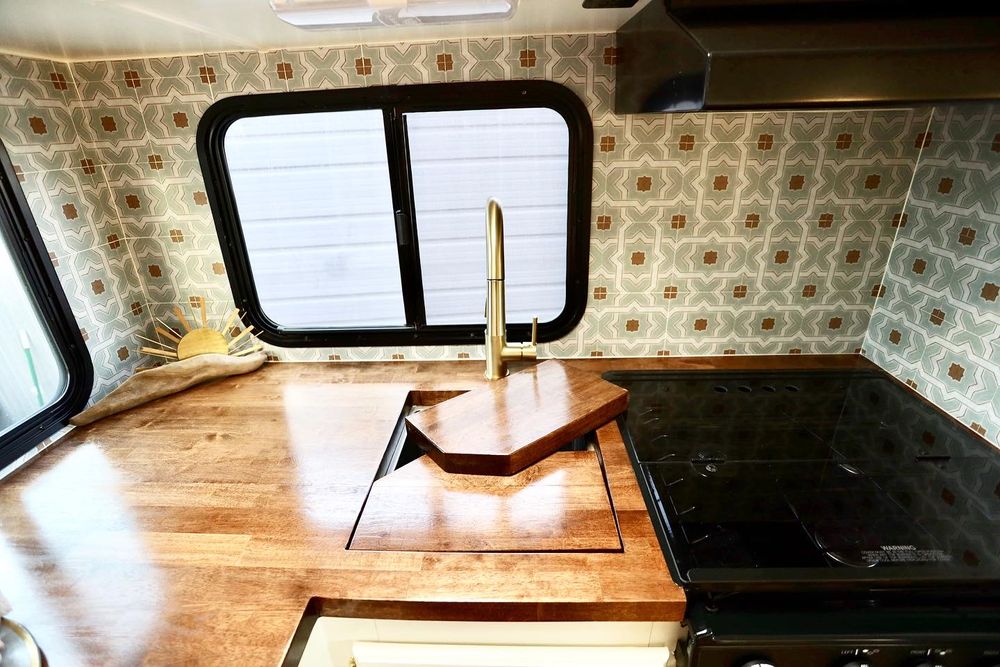 2018 Keystone Passport 2510RB for Mauka to Makai RV Renovations in Los Angeles, CA