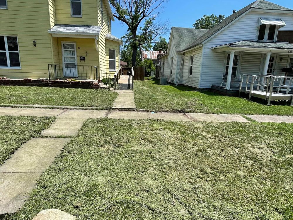 Lawn Care for Maloney's Mowing LLC in Iola, KS