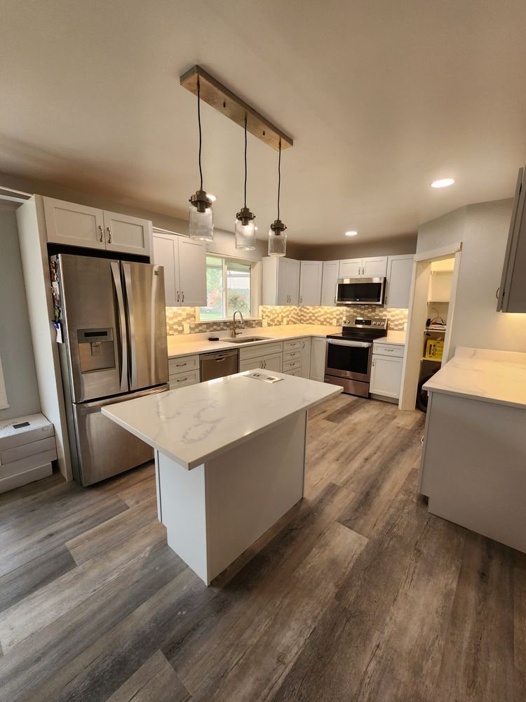 Gasseling kitchen for Custom Valley Construction   in Sunnyside, Washington