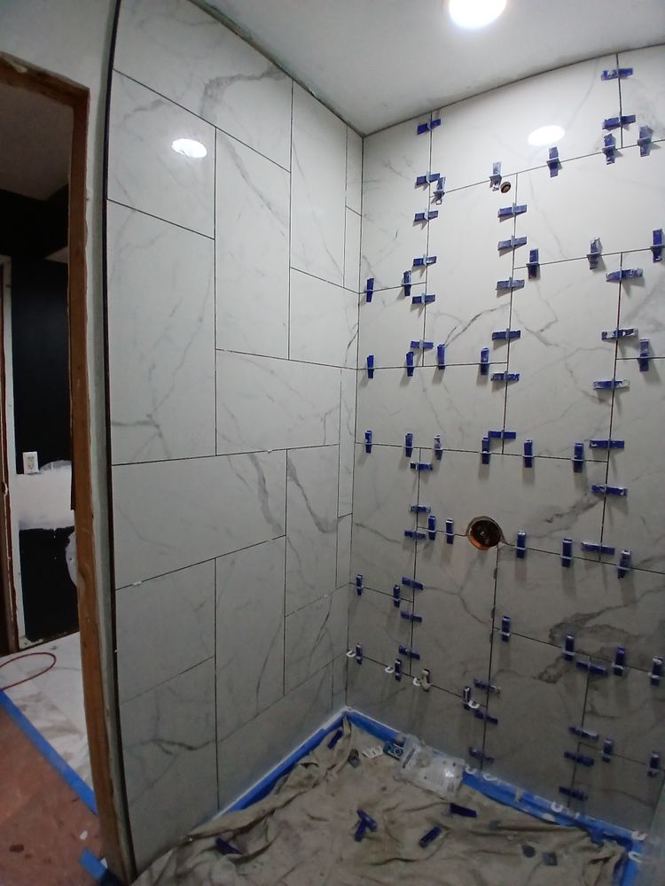 Makanda master and full bath for Dead Tree General Contracting in Carbondale, Illinois