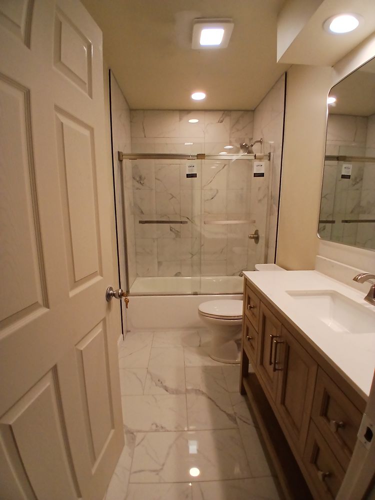 Makanda master and full bath for Dead Tree General Contracting in Carbondale, Illinois