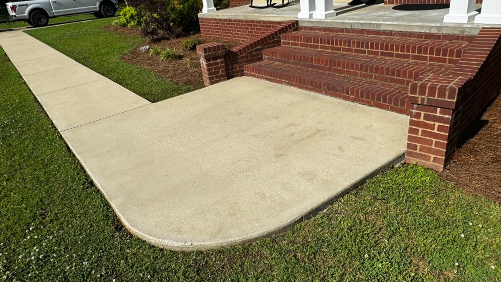 Concrete Cleaning for FunderFlow Commercial and Residential Pressure Washing Inc in Tupelo, MS