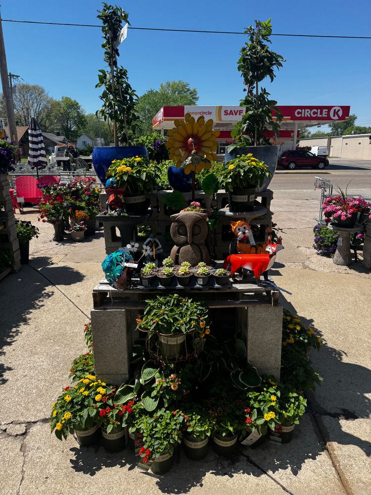 All Photos for Mayfield Landscaping in Staunton, IL