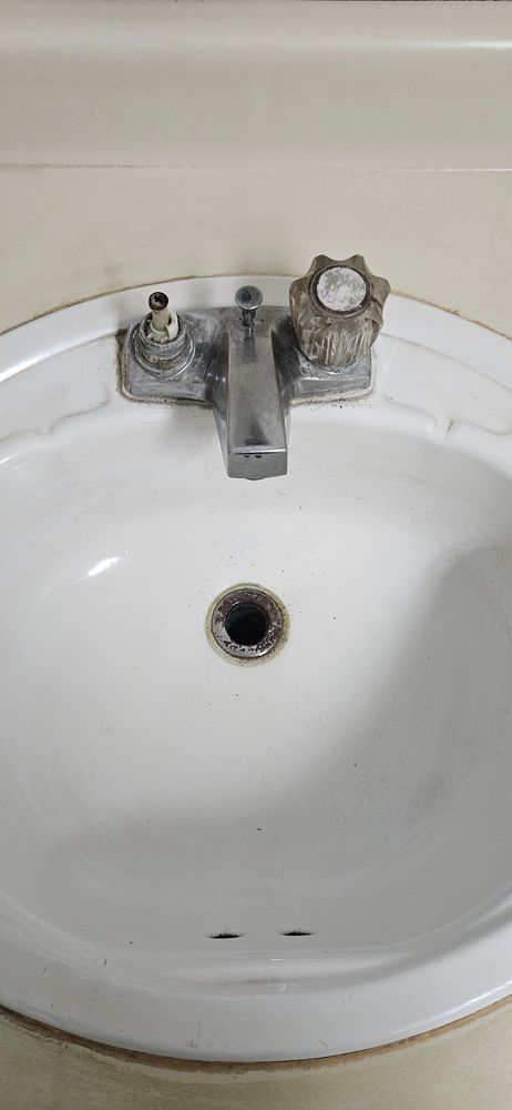 bathroom maintenance for Mid-Mountain Maintenance in Bonney Lake, WA