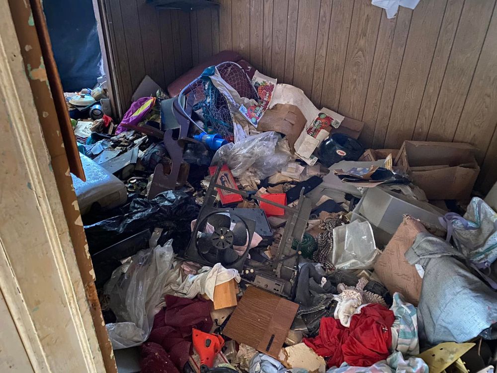 Our Cleanouts service efficiently declutters your space by removing unwanted items, ensuring a tidy and organized home. Trust our team for reliable, hassle-free cleanout solutions tailored to fit your needs. for Raton Property Maintenance in Raton, NM