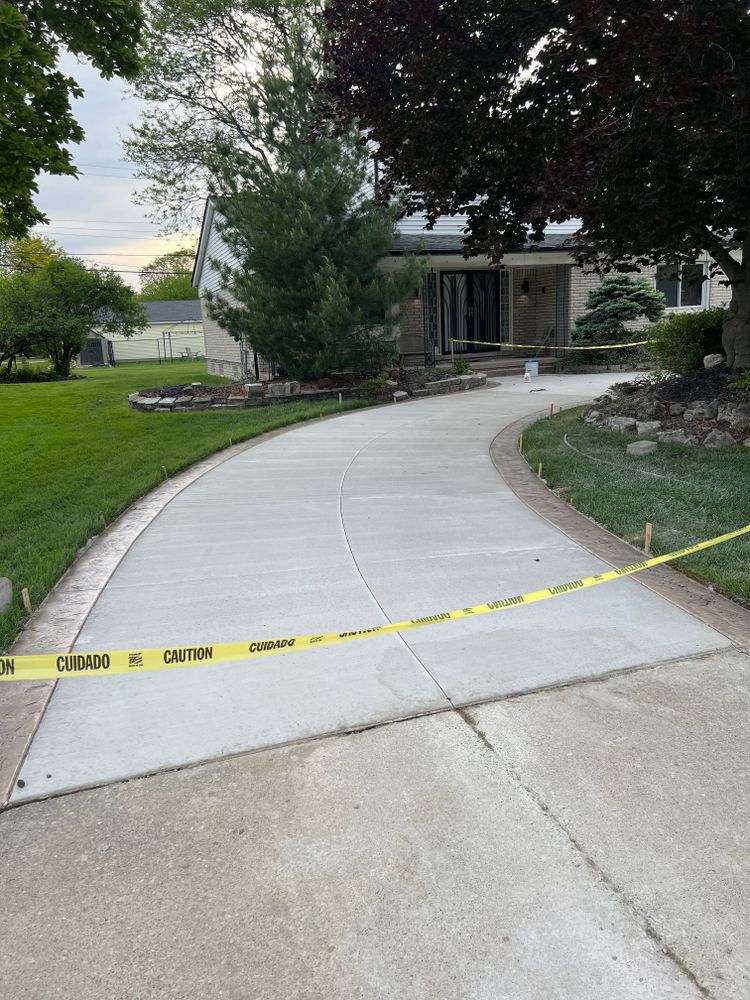 Driveways for Ibarra Concrete Services LLC in Detroit, MI