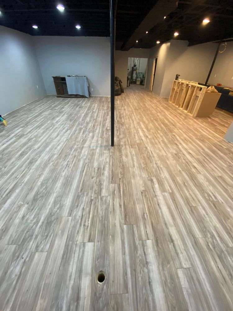 Flooring for Reyna’s Flooring & Trim Carpentry  in Allen PArk, MI