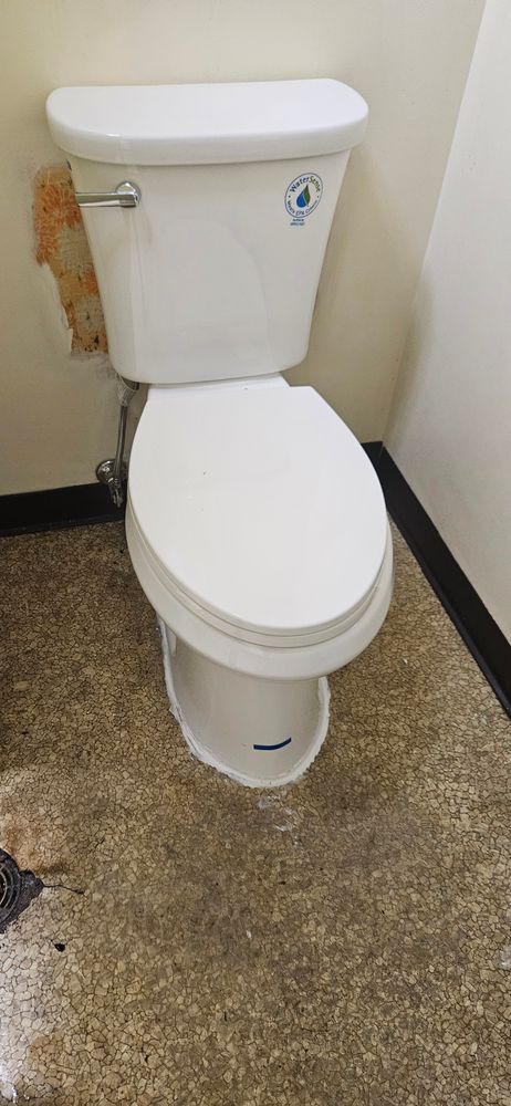 bathroom maintenance for Mid-Mountain Maintenance in Bonney Lake, WA