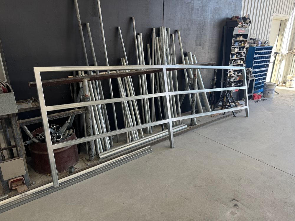 Fences for Ellis Fence CO in Barstow, CA