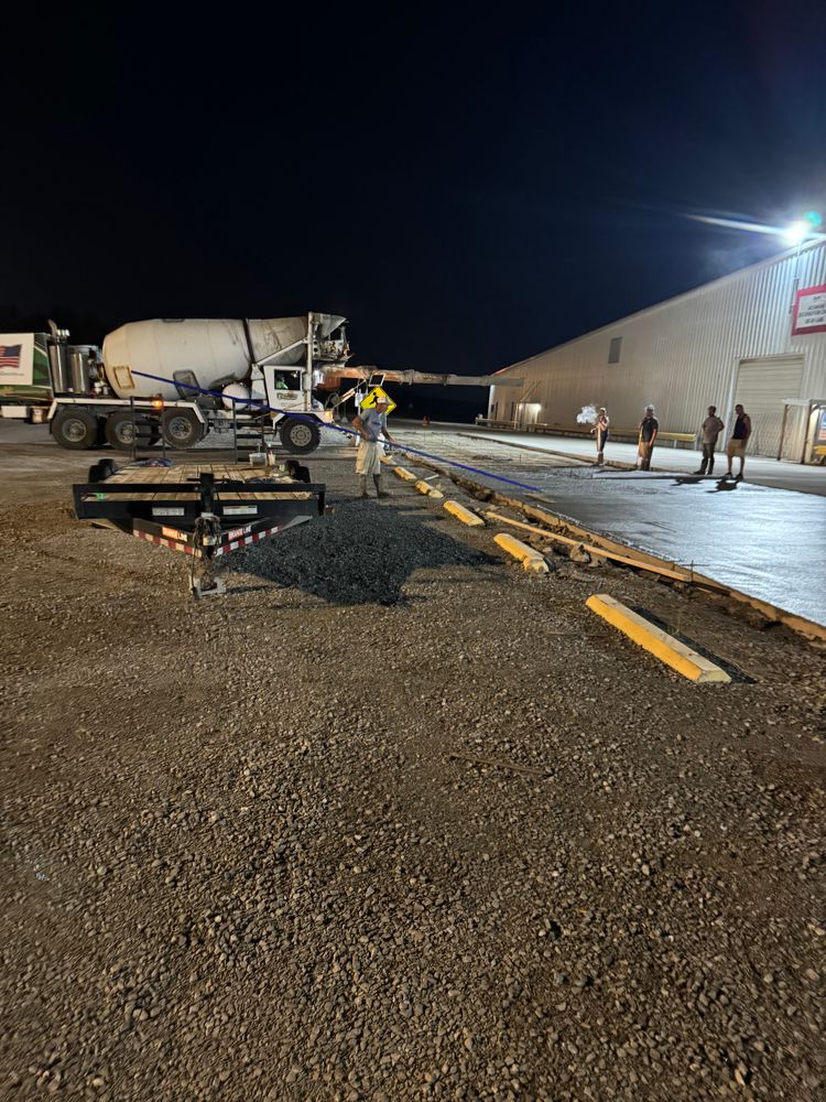 Concrete Driveways for Hellards Excavation and Concrete Services LLC in Mount Vernon, KY