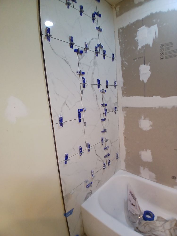 Makanda master and full bath for Dead Tree General Contracting in Carbondale, Illinois