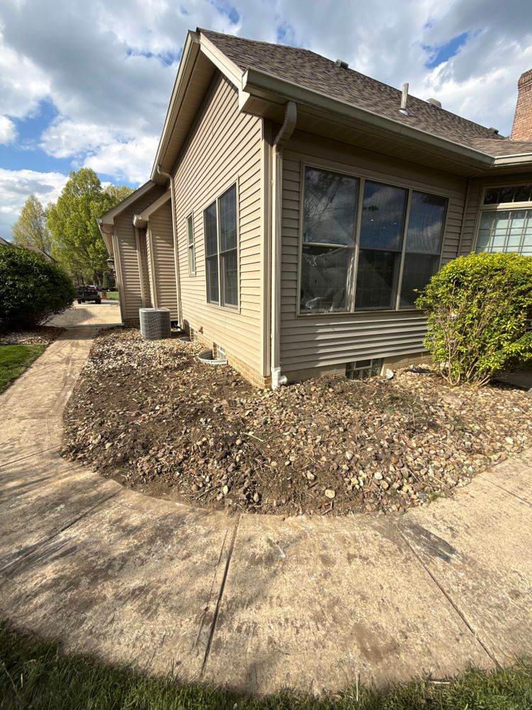 Natural Stone Hardscape for Youngstown Lawn & Patio Design in Canfield, OH
